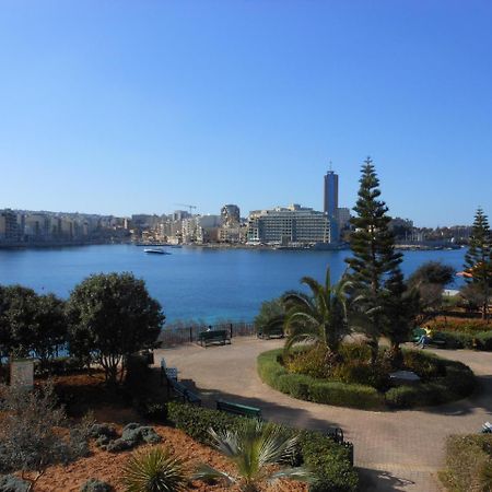 סליאמה Marvellous Seafront Apartment מראה חיצוני תמונה